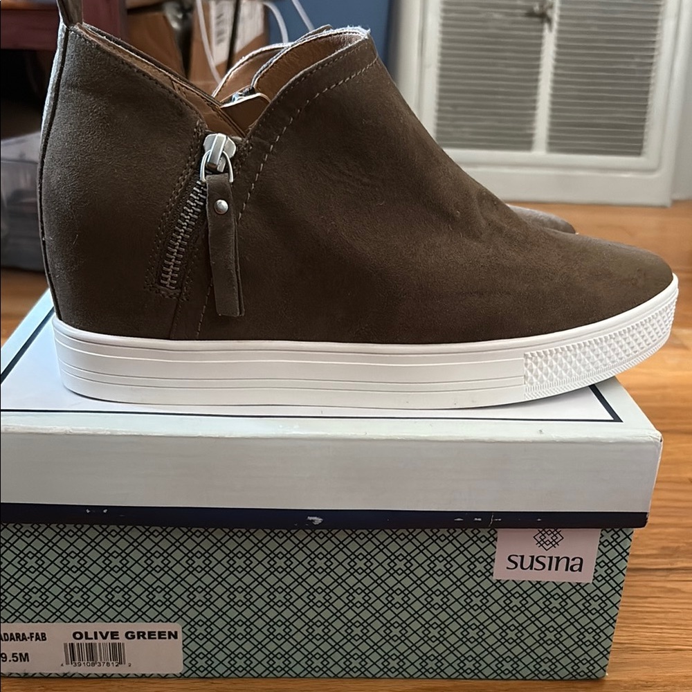Susina 9.5 Taupe/Olive Suede Slip-On Wedge Sneakers